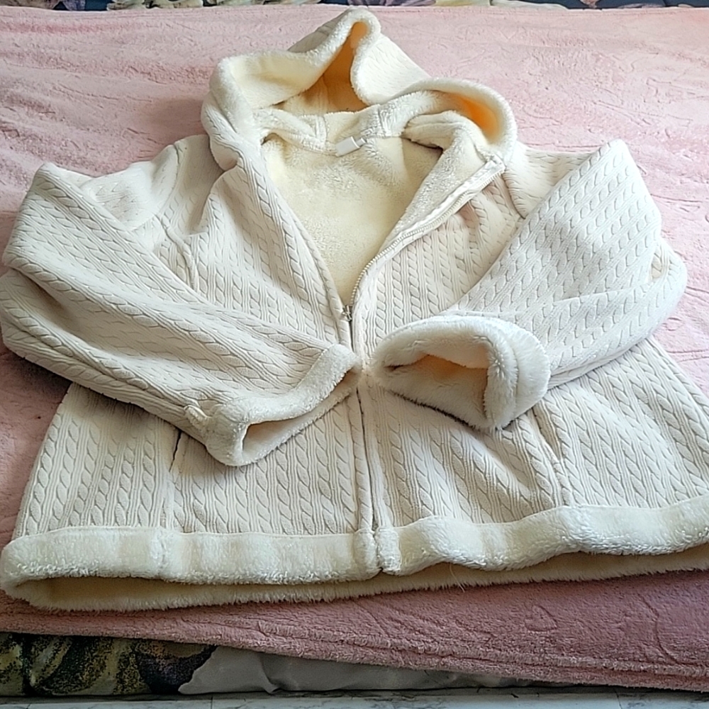 Super cozy women sweater with zipper